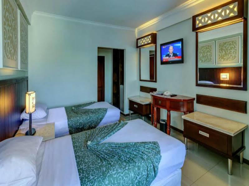 Maharani Beach Hotel Kuta Lombok Exterior foto